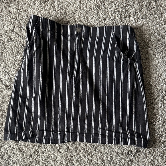 Hollister Striped Mini Skirt in Black and White - Picture 1 of 4